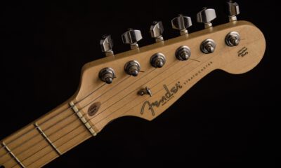 tuning pegs of a Fender Stratocaster US model